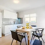 Lejlighed House ,1 Min To Beach, Brand New *
