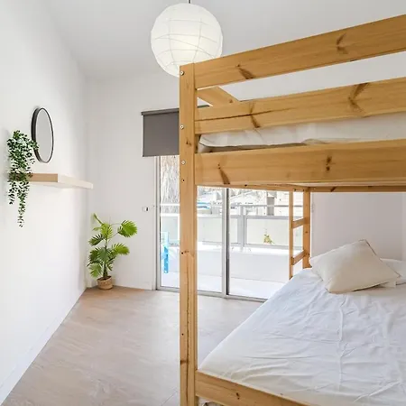 Apartment House ,1 Min To Beach, Brand New *