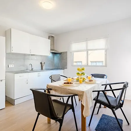 Apartment House ,1 Min To Beach, Brand New *