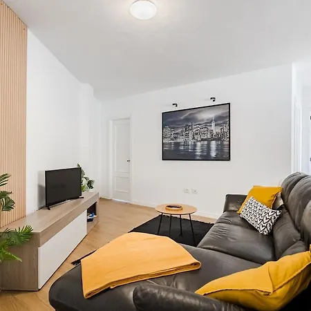 Apartment House ,1 Min To Beach, Brand New El Medano (Tenerife)